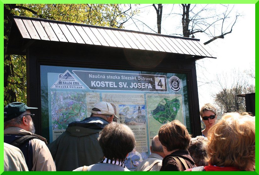 Po cestě jsou informační tabule - velice pěkně vyrobené.